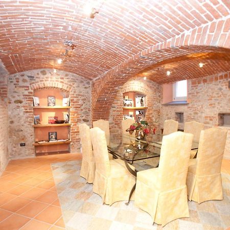 Hotel Palazzo Di Mezzo Carrù Kültér fotó