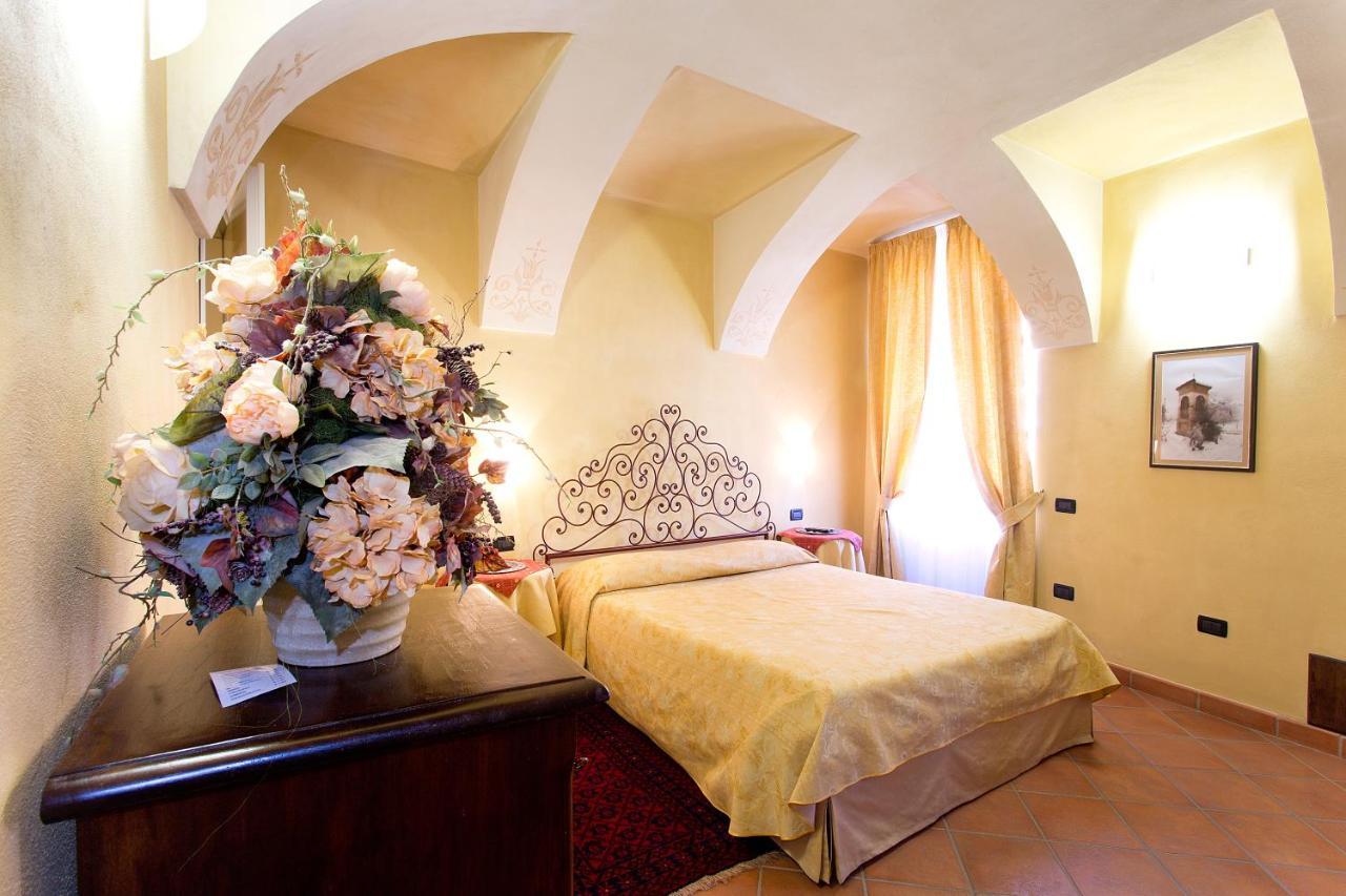 Hotel Palazzo Di Mezzo Carrù Kültér fotó