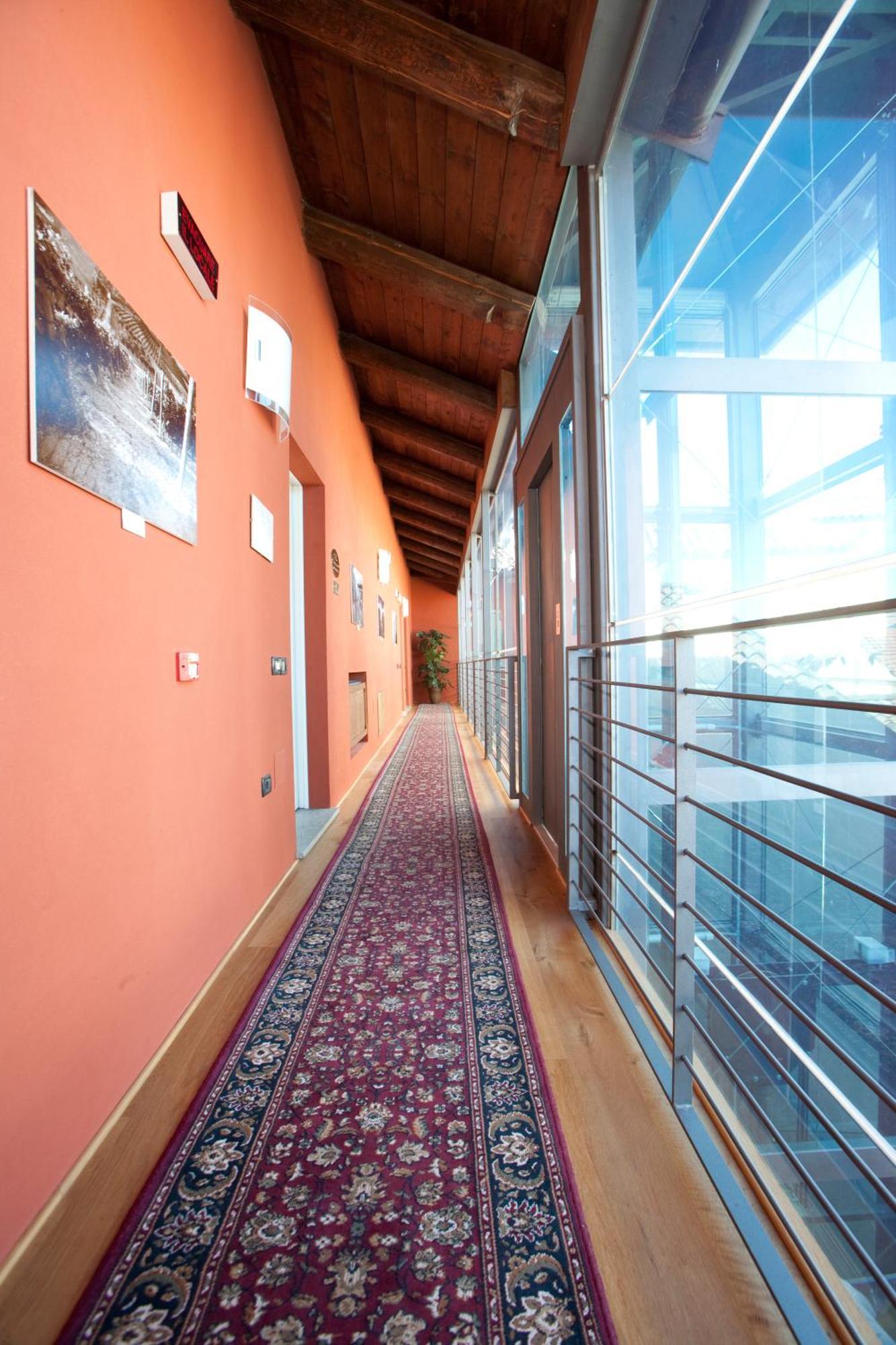 Hotel Palazzo Di Mezzo Carrù Kültér fotó