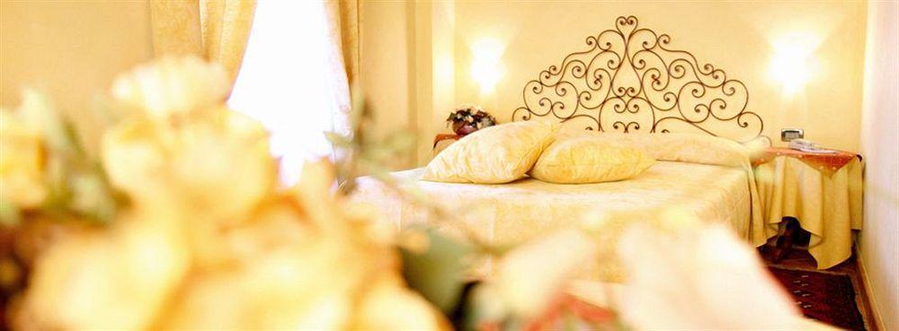 Hotel Palazzo Di Mezzo Carrù Kültér fotó