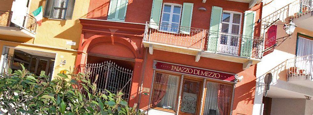 Hotel Palazzo Di Mezzo Carrù Kültér fotó