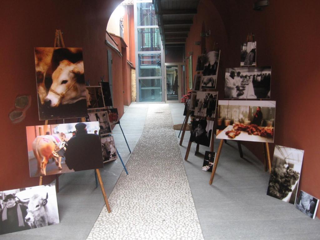 Hotel Palazzo Di Mezzo Carrù Kültér fotó