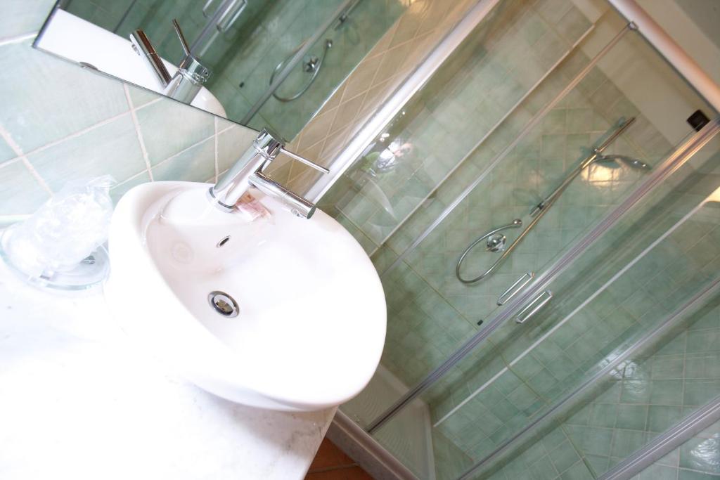 Hotel Palazzo Di Mezzo Carrù Kültér fotó