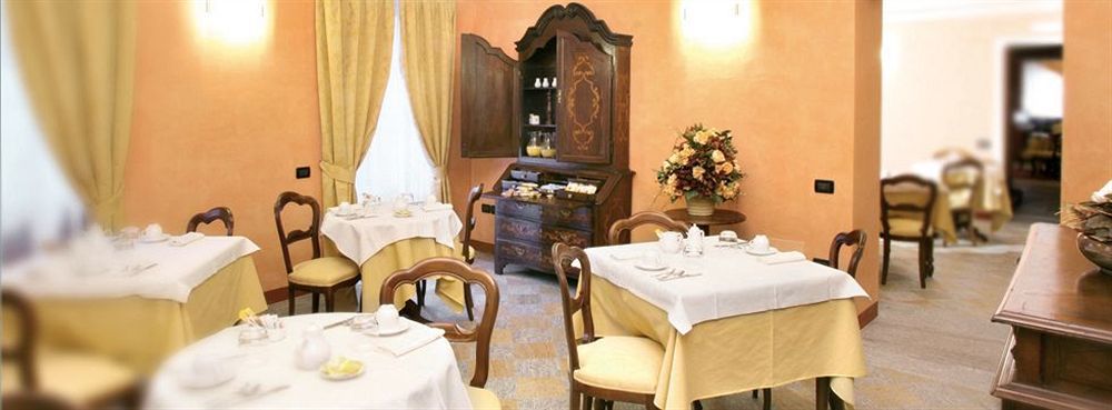 Hotel Palazzo Di Mezzo Carrù Kültér fotó
