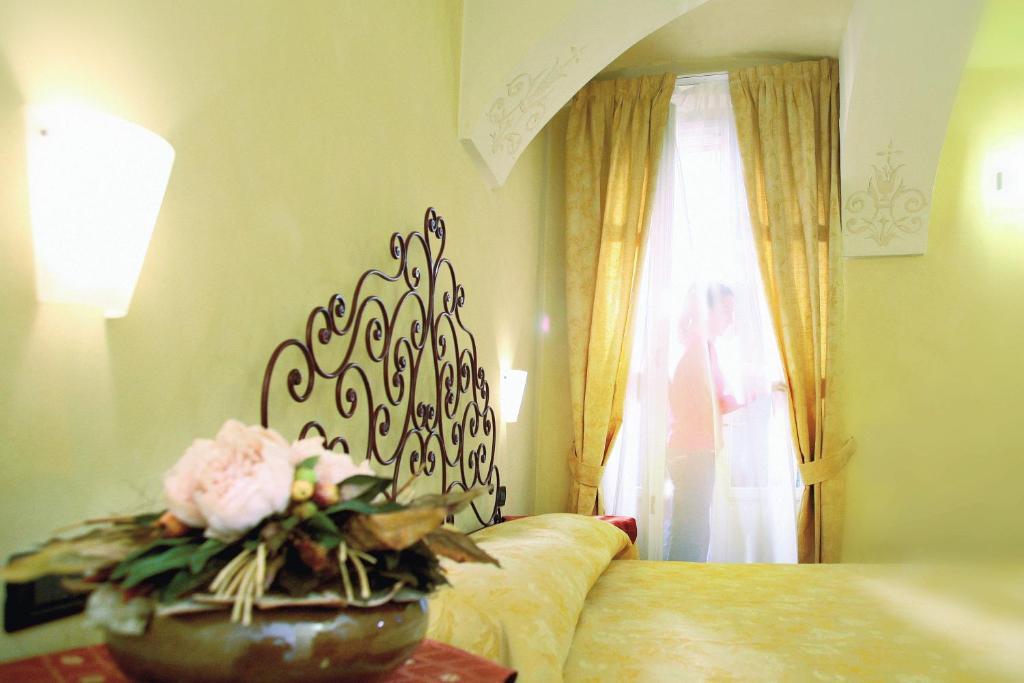 Hotel Palazzo Di Mezzo Carrù Kültér fotó